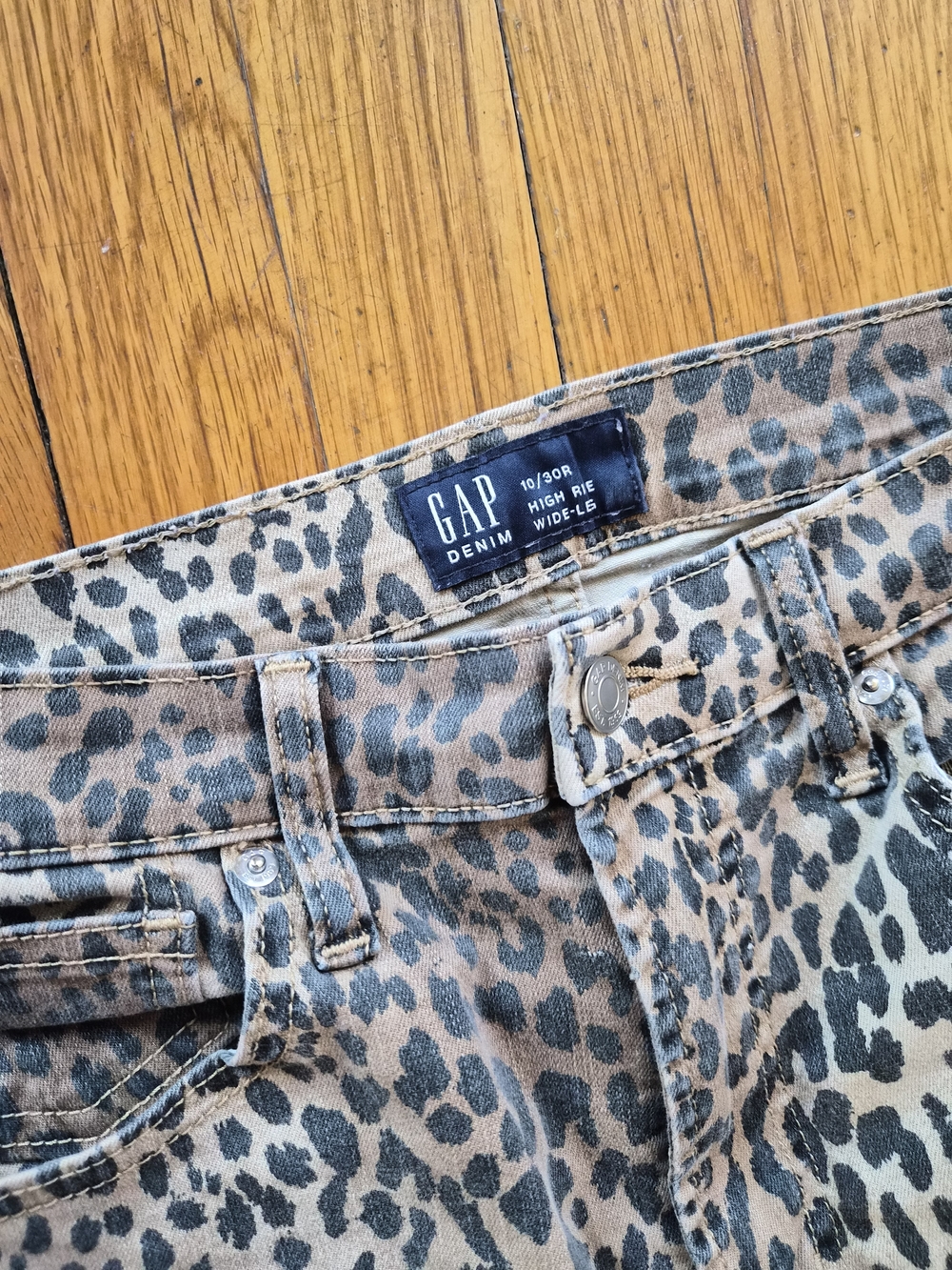 GAP Leopard Print High Rise Wide-Leg Jeans in Tan and Black - Picture 3 of 5